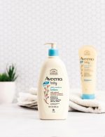 Aveeno Baby Daily Moisture Moisturizing Lotion for Delicate Skin with Natural Colloidal Oatmeal & Dimethicone, Hypoallergenic, Fragrance-, Phthalate- & Paraben-Free, 18 fl. oz (Package may vary) - Image 4